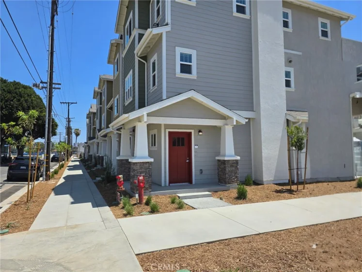1336 Locust Avenue #4 photo 2