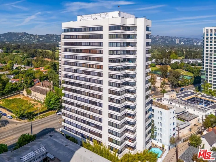 10350 Wilshire Boulevard #702 photo 1
