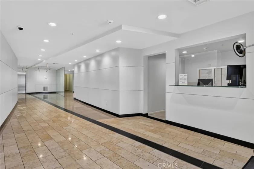 160 S Hudson Avenue #111 photo 5
