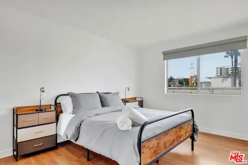 615 E Broadway #304 photo 17