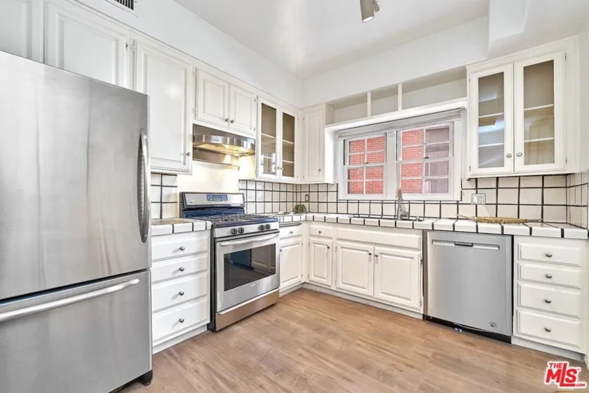 420 S Barrington Avenue #102 photo 39