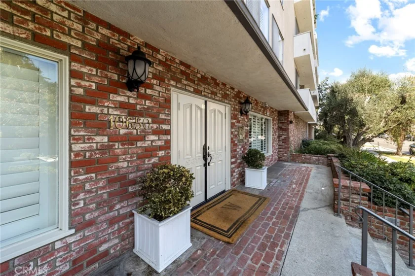 10650 Holman Avenue #107 photo 1