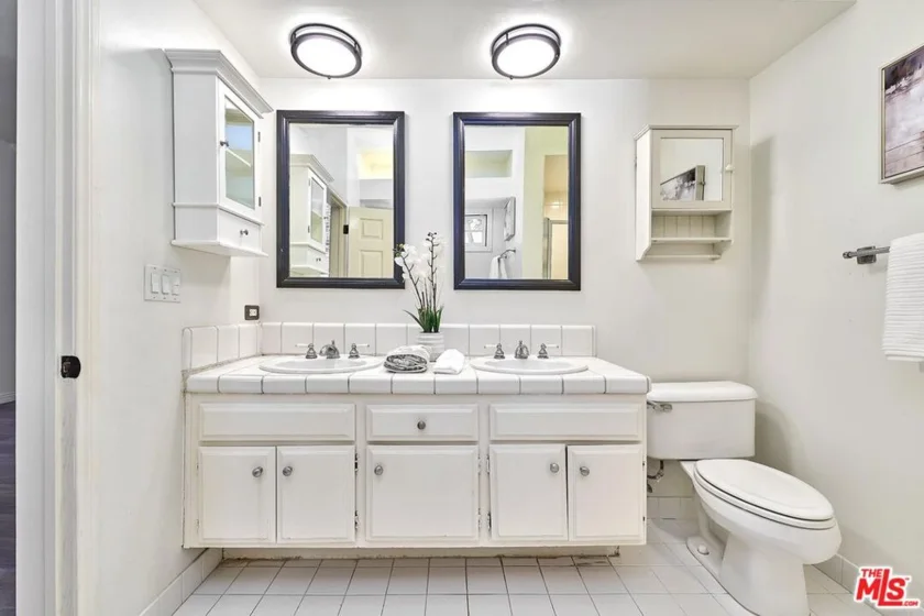420 S Barrington Avenue #102 photo 22