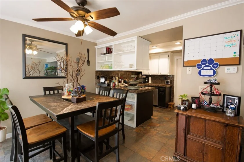 5406 Villa Way photo 2