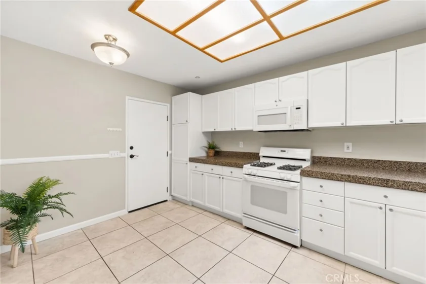 3509 E Berkshire Court photo 8