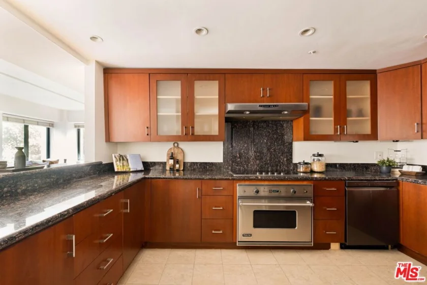 10520 Wilshire Boulevard #303 photo 17