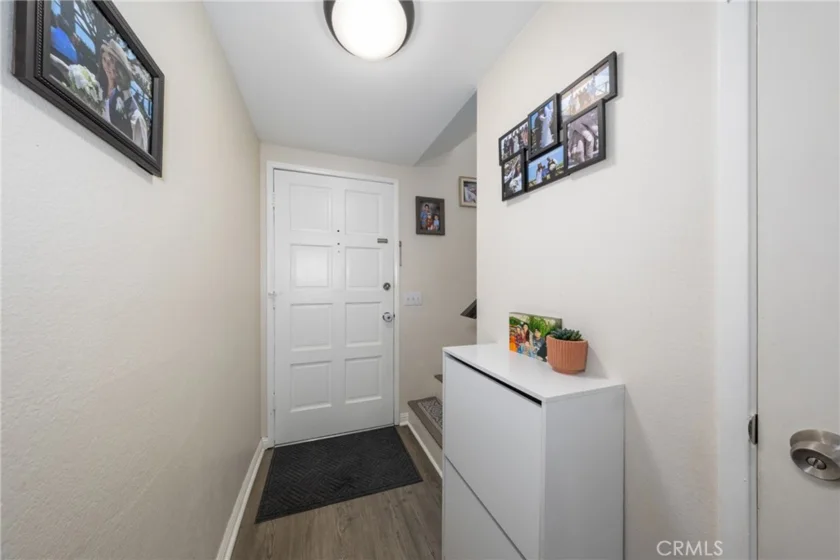 855 Las Lomas #B photo 3