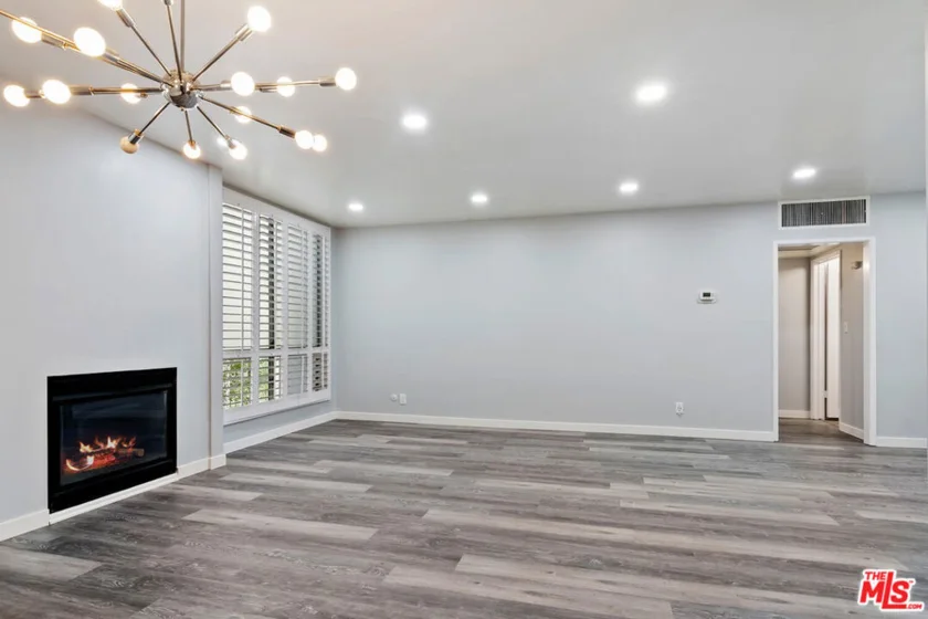 927 N Kings Road #107 photo 9