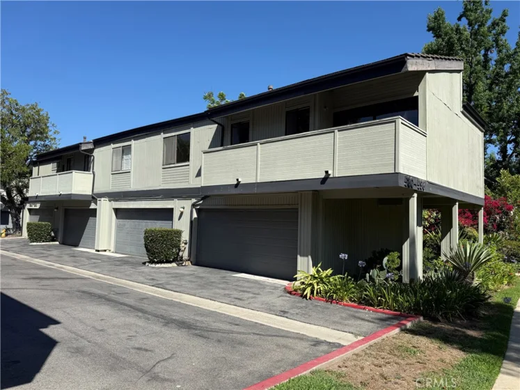 586 N Orange Grove photo 43