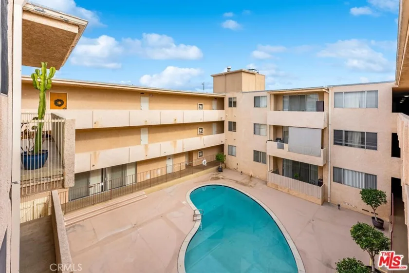 5429 Newcastle Avenue #313 photo 8