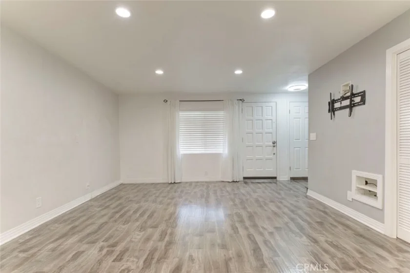 618 N Howard photo 11