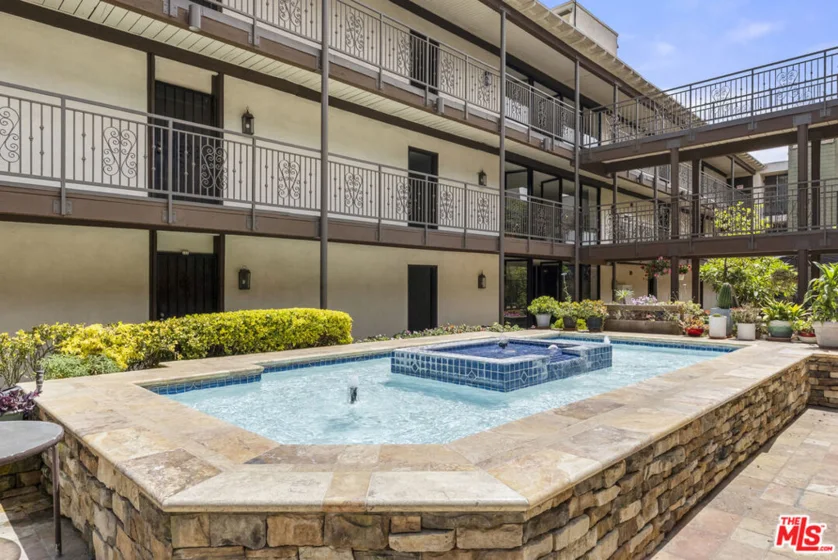 525 S Ardmore Avenue #107 photo 10