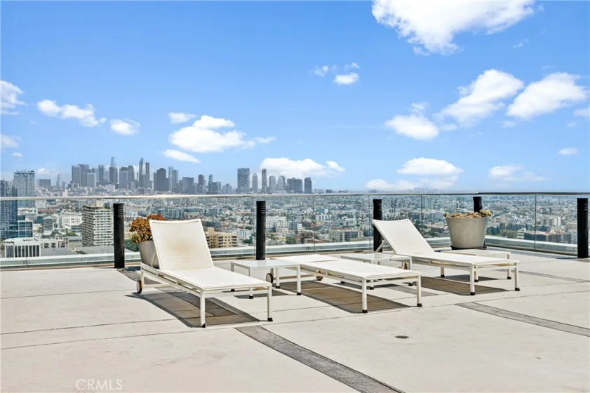 3810 Wilshire Boulevard #1811 photo 16