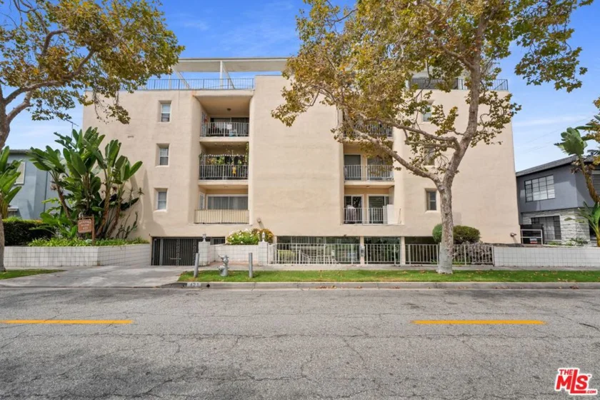 423 S Rexford Drive #305 photo 3