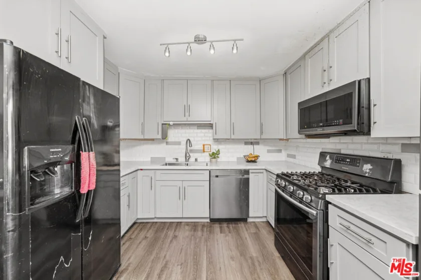 8800 Cedros Avenue #212 photo 10