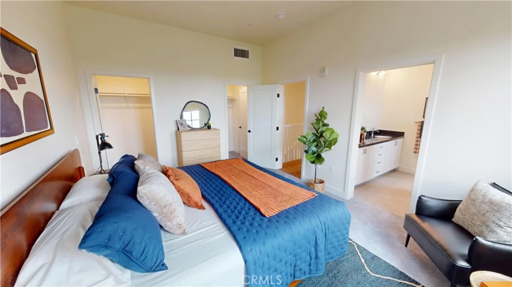 1878 E Walnut Street #213 photo 8