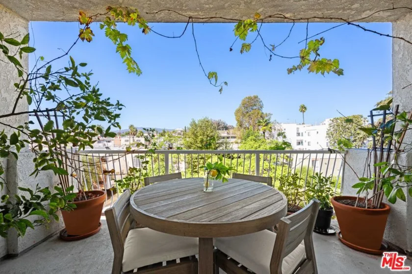 11918 Kiowa Avenue #302 photo 1