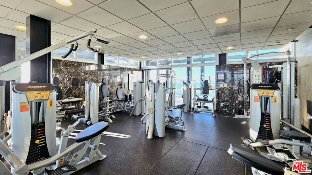 3810 Wilshire Boulevard #1801 photo 38