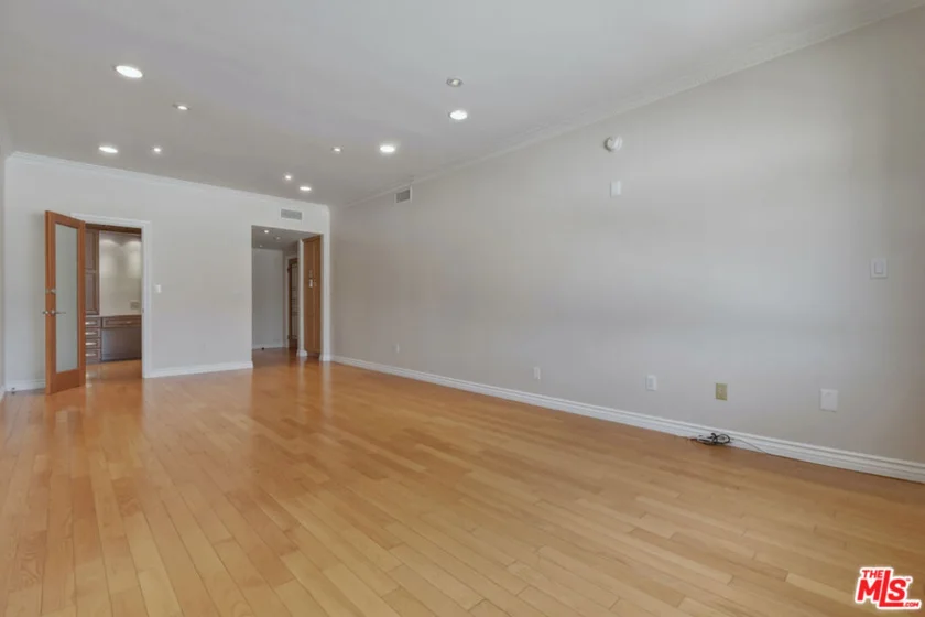 4443 Ventura Canyon Avenue #304 photo 42