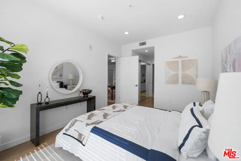 105 S Mariposa Avenue #204 photo 13