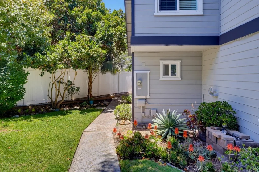 1118 Sandi Lane photo 3