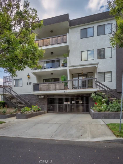 635 E Elmwood Avenue #203 photo 30