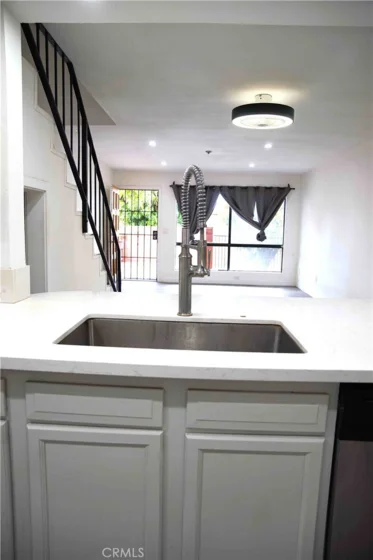 1021 W Bishop #212/I photo 8