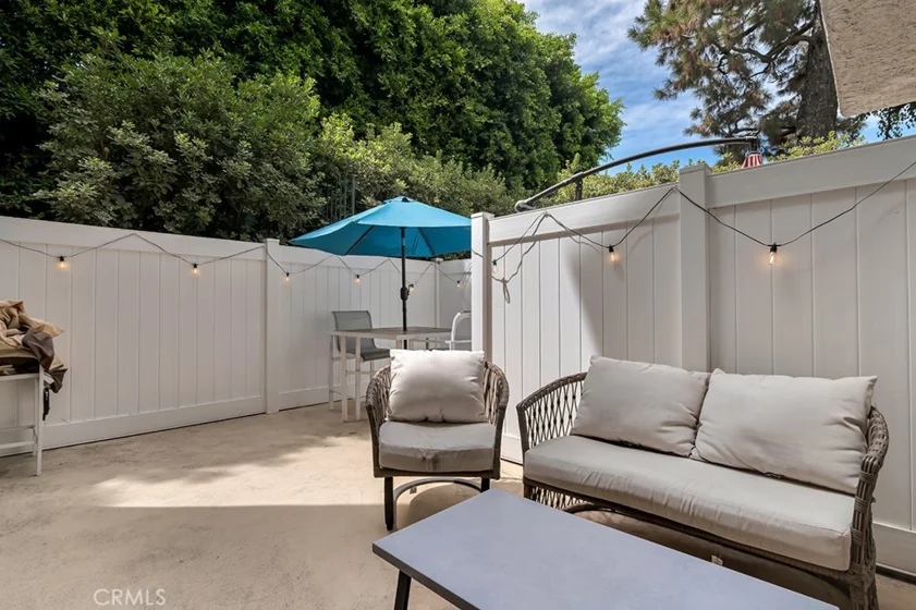 17914 Magnolia Boulevard #121 photo 27