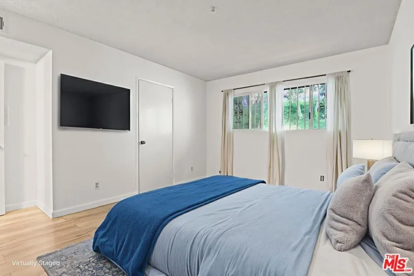 2700 Cahuenga Boulevard #2216 photo 14