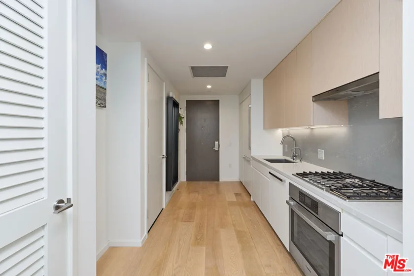877 S Francisco Street #1220 photo 17