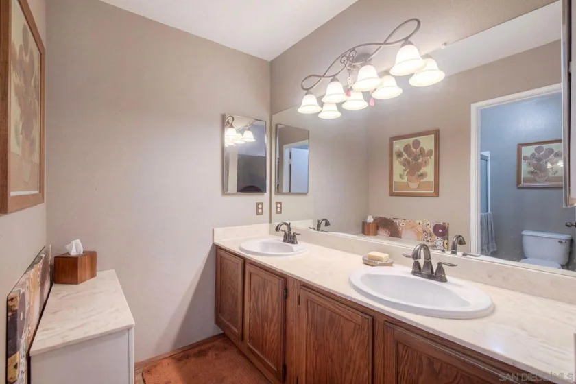 2885 Sanford Lane photo 18