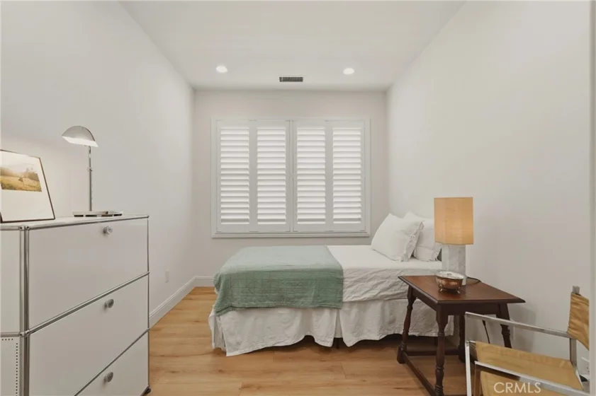 240 Mayfair photo 8