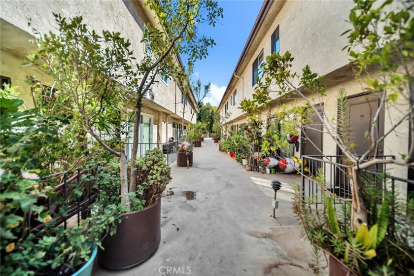 13412 Burbank photo 5