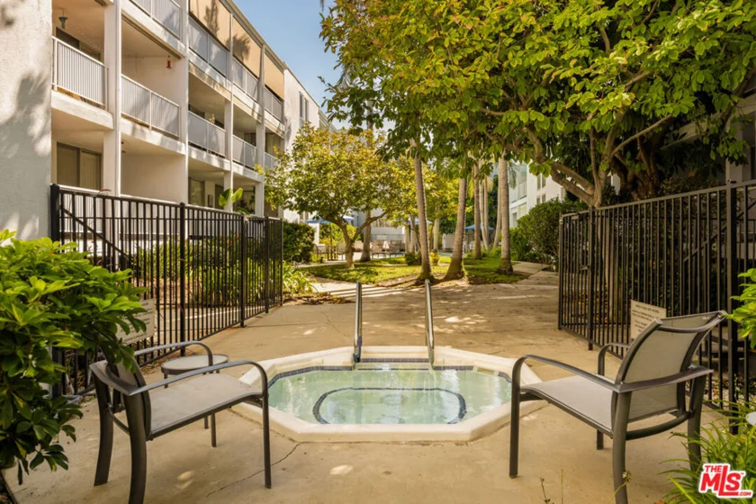 848 N Kings Road #208 photo 40