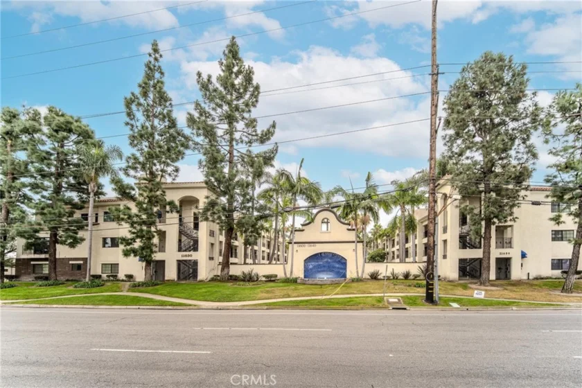 11600 Warner #640 photo 1