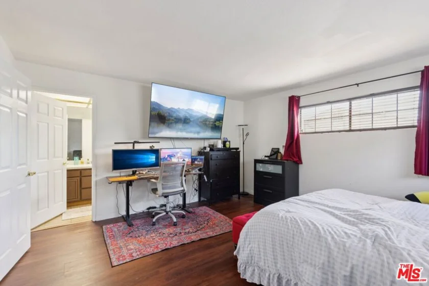 18424 Keswick Street #12 photo 10