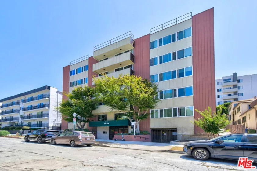 540 Kelton Avenue #306 photo 16