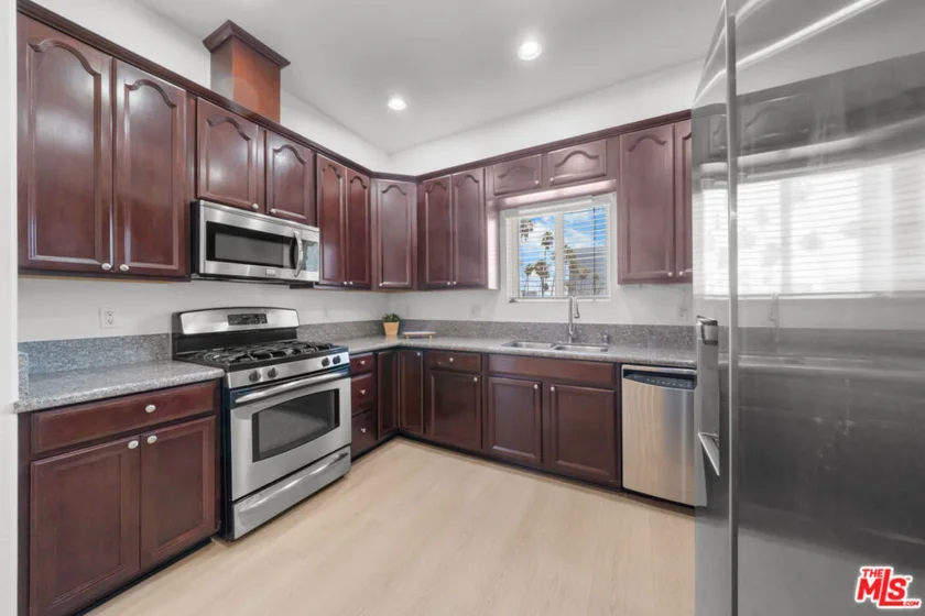 309 S Mariposa Avenue #301 photo 3