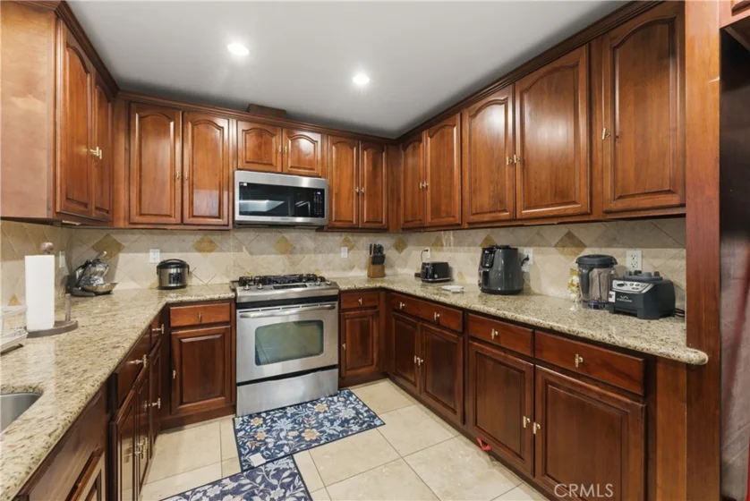 4733 Elmwood Avenue #203 photo 4