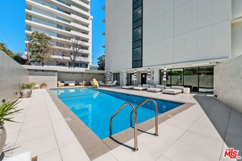 818 N Doheny Drive #606 photo 21