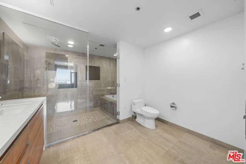 3785 Wilshire Boulevard #1709 photo 10
