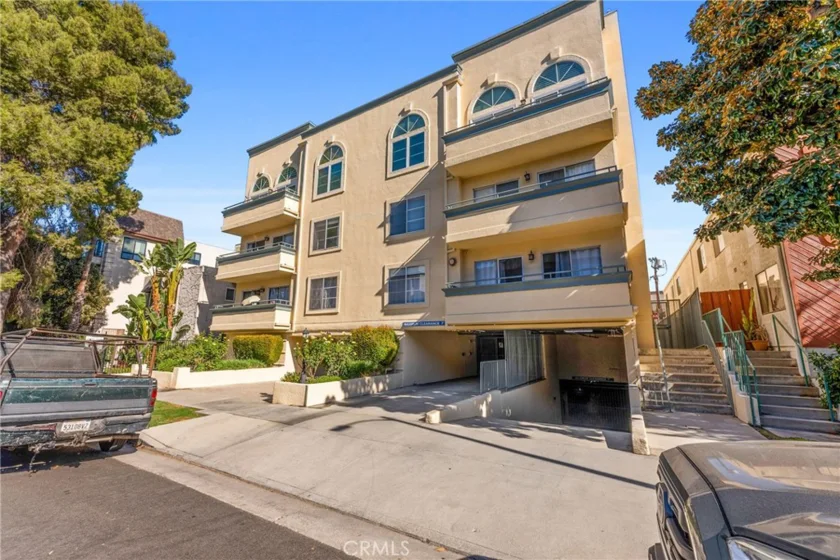 4426 Ventura Canyon Avenue #204 photo 1