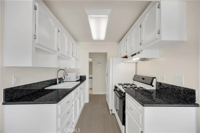 1300 W Lambert #10 photo 33