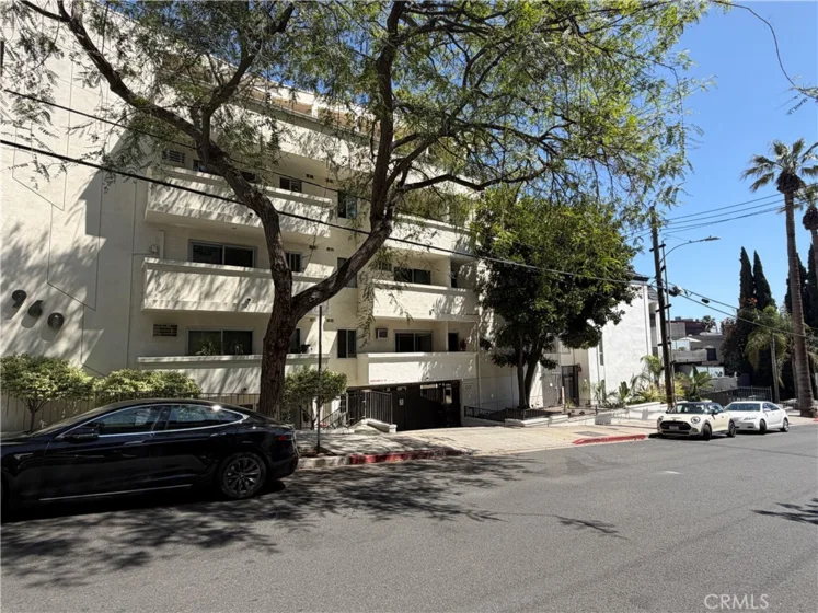960 Larrabee photo 3