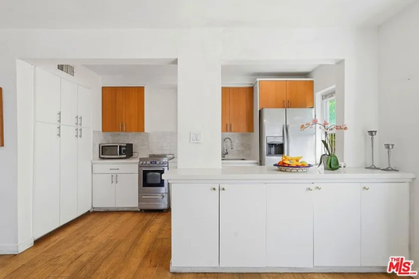 625 N Flores Street #104 photo 10