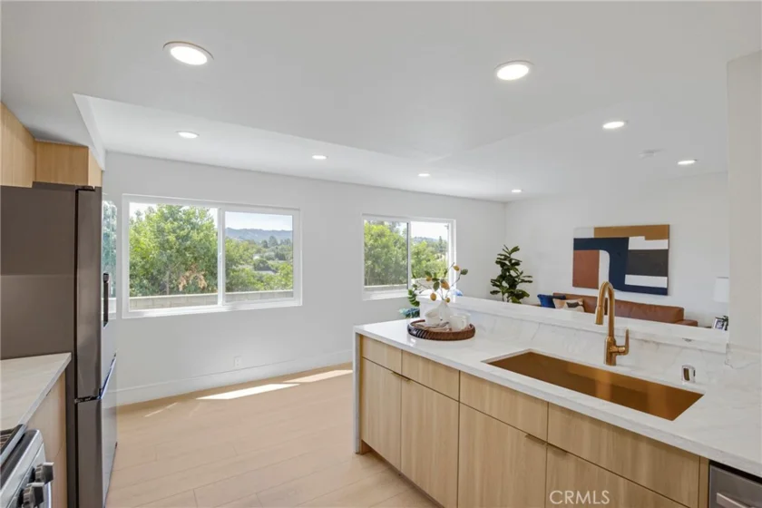 17150 Burbank #23 photo 15