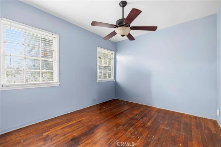 527 E Maple photo 21