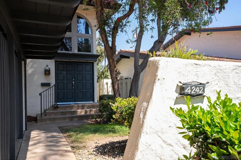 4242 Loma Riviera photo 24