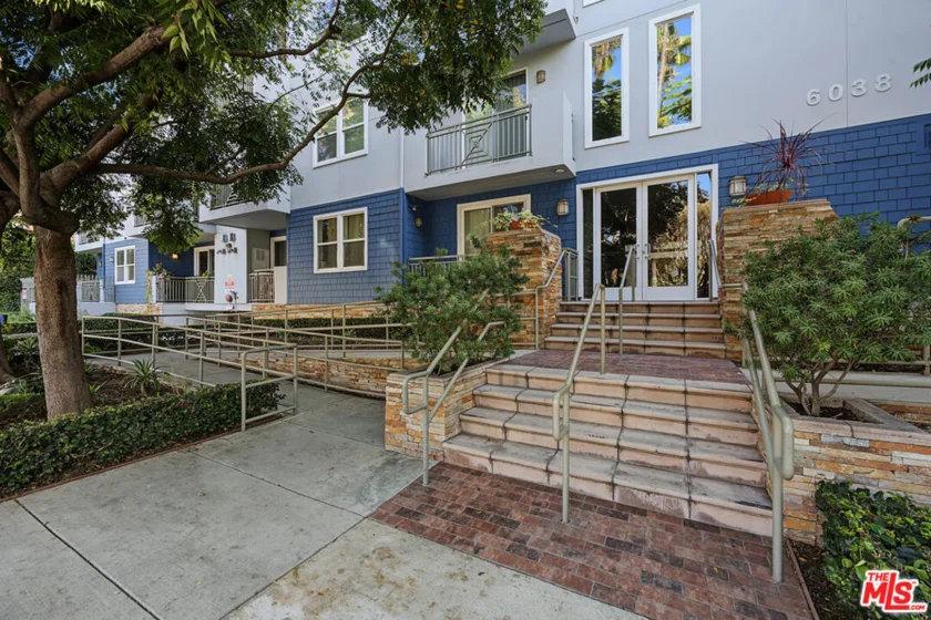 6038 Carlton Way #305 photo 22