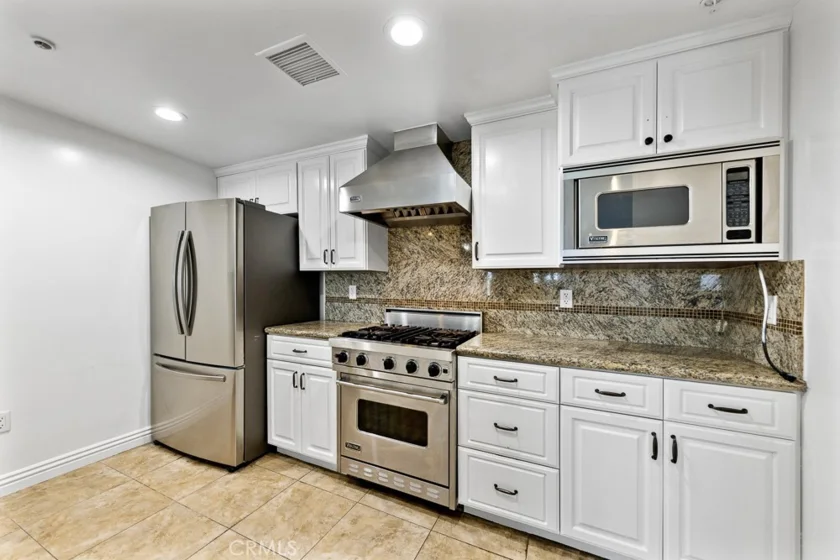 908 S Ardmore Avenue #304 photo 29